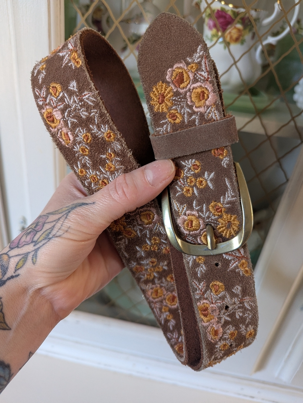 LB 🍀 Women's Embroidered Brown Floral Suede Belt Brass Buckle Flowers